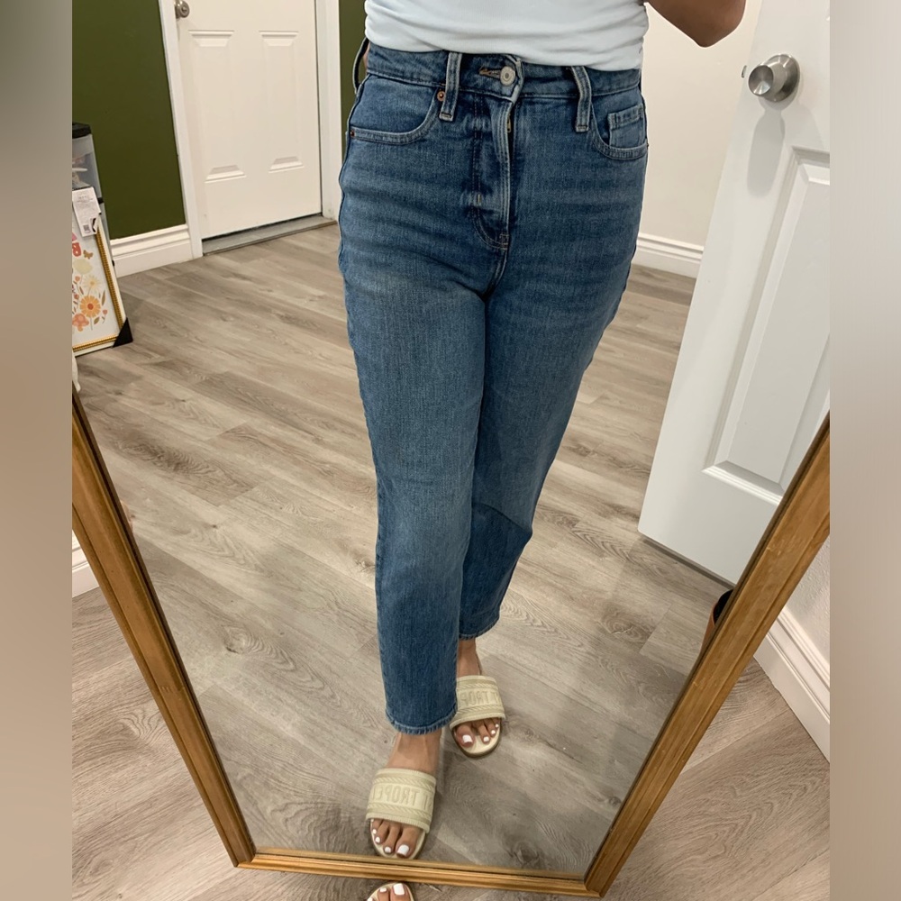 SOLD- Old navy straight jeans